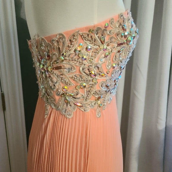 NWT Tony Bowls La Gala Evening Prom Gown Dress - Picture 3 of 6